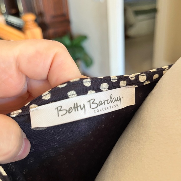 Cute polka dot shell in black and cream - Picture 4 of 4